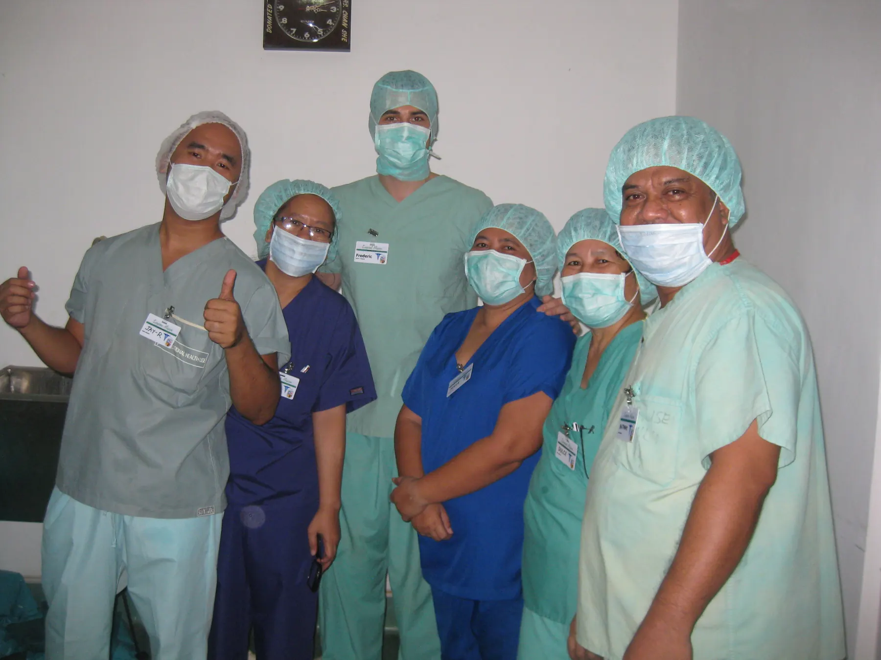 Deutsches und philippinisches OP-Team auf Siquijor, 2014