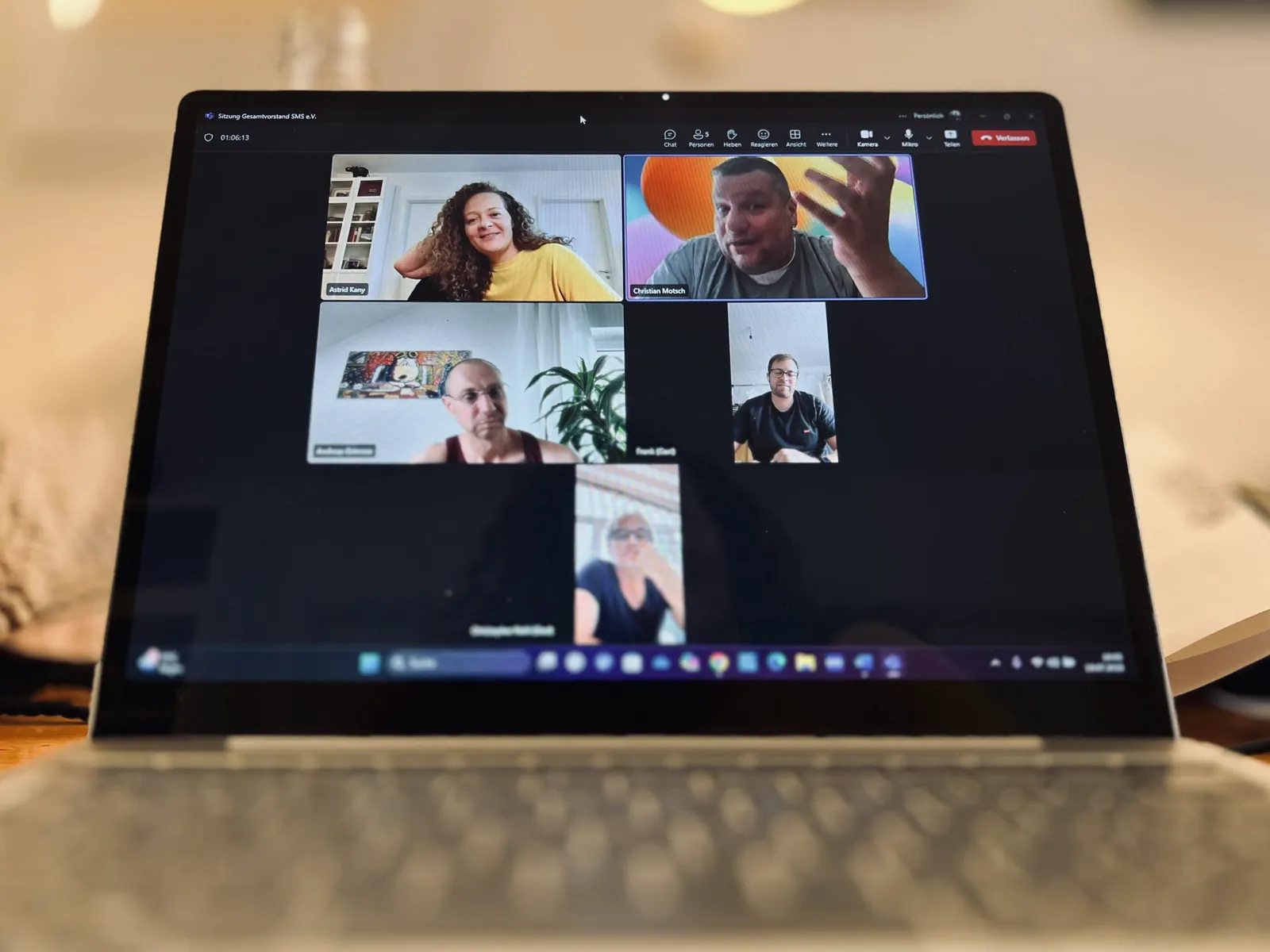 The team's online meeting preparing the next mission