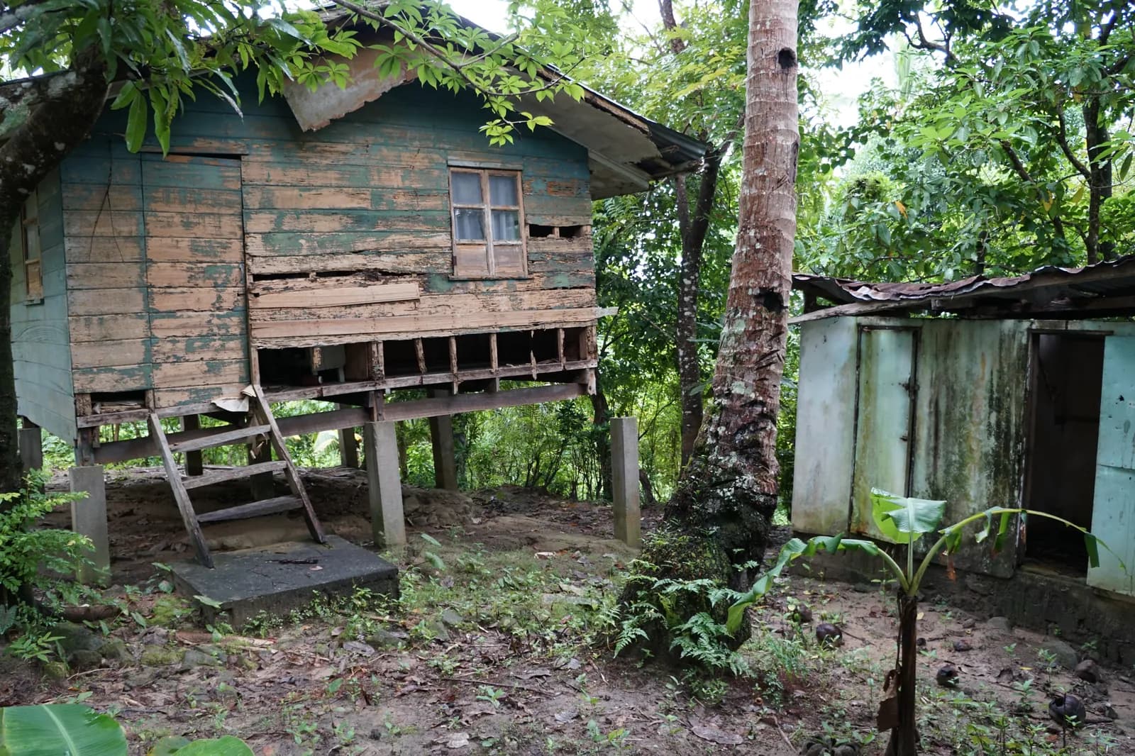 Stelzenhaus in einem Dorf auf den Philippinen