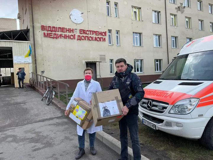 Handing over equipment at the Central City Hospital in Izium